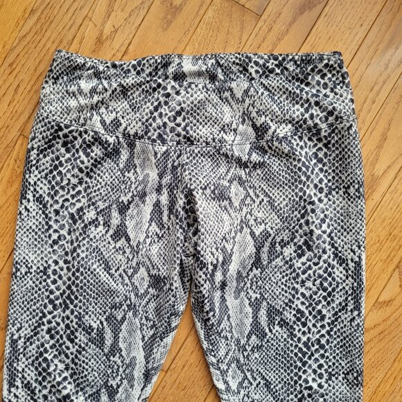 Public Myth Capri Jegging Snake Print Workout Pant M - Picture 2 of 9